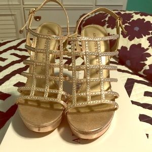 ADRIANNA PAPELL platform heel gold sandals